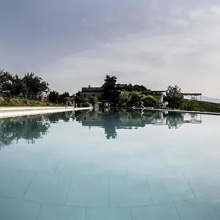 Apartamento Enticing In With Swimming Pool