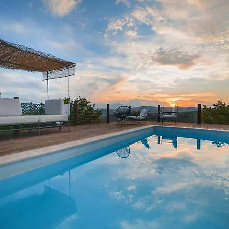 Enticing In With Swimming Pool Apartament *